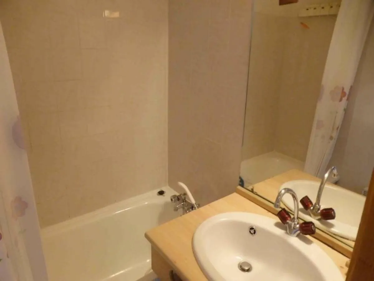 Charmant T2 Cabine 4 Pers, Centre-Village, Proche Pistes Et Commerces, Balcon Sud, Piscine L'Ete - Fr-1-342-145 Areches 0*,  France